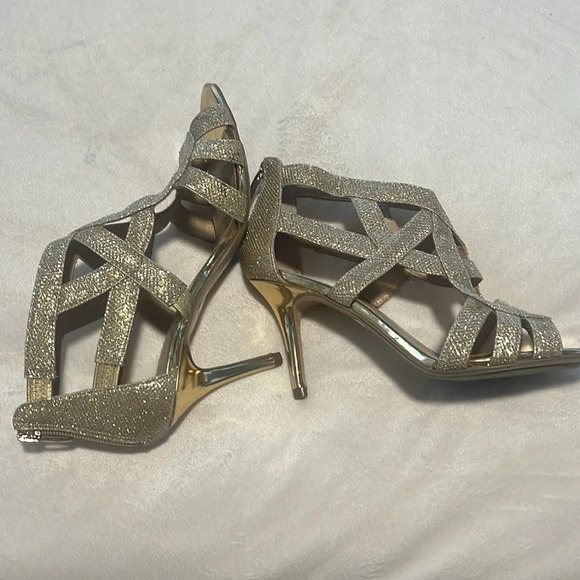 Marc Fisher Sz 7.5 Gold Metallic Nala Mid Heel Evening Sandals Heels NWT - Picture 10 of 12